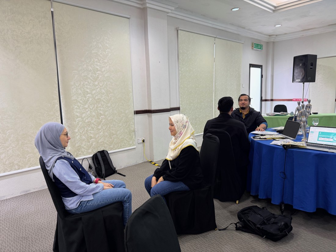 Two participants in a one-to-one coaching conversation